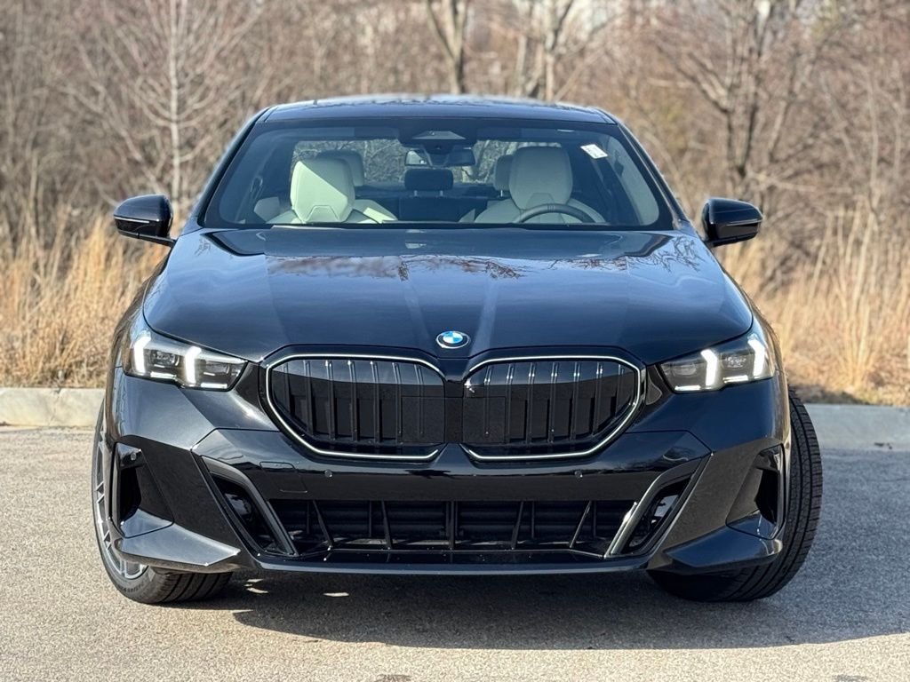 bmw 5 series 2026 WBA53FJ03TCX39006 image